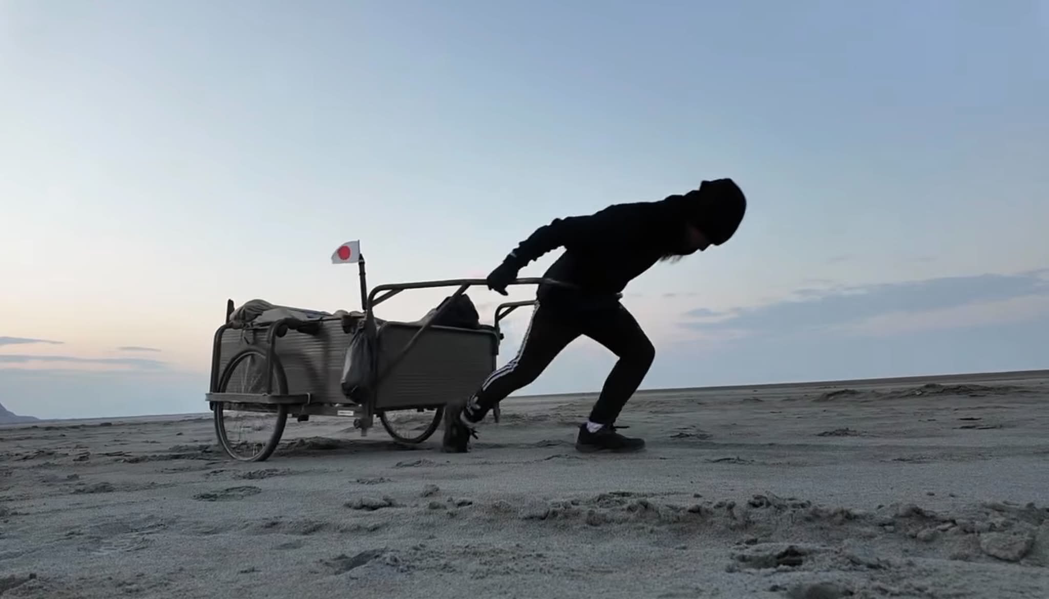 砂浜のシルエット
